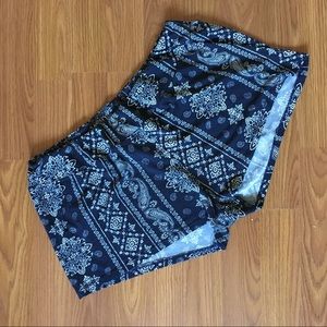 Eye Candy navy/white paisley design yoga short